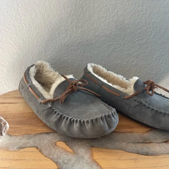 Women's Ugg Slippers Grey 9 - Picture 2 of 4